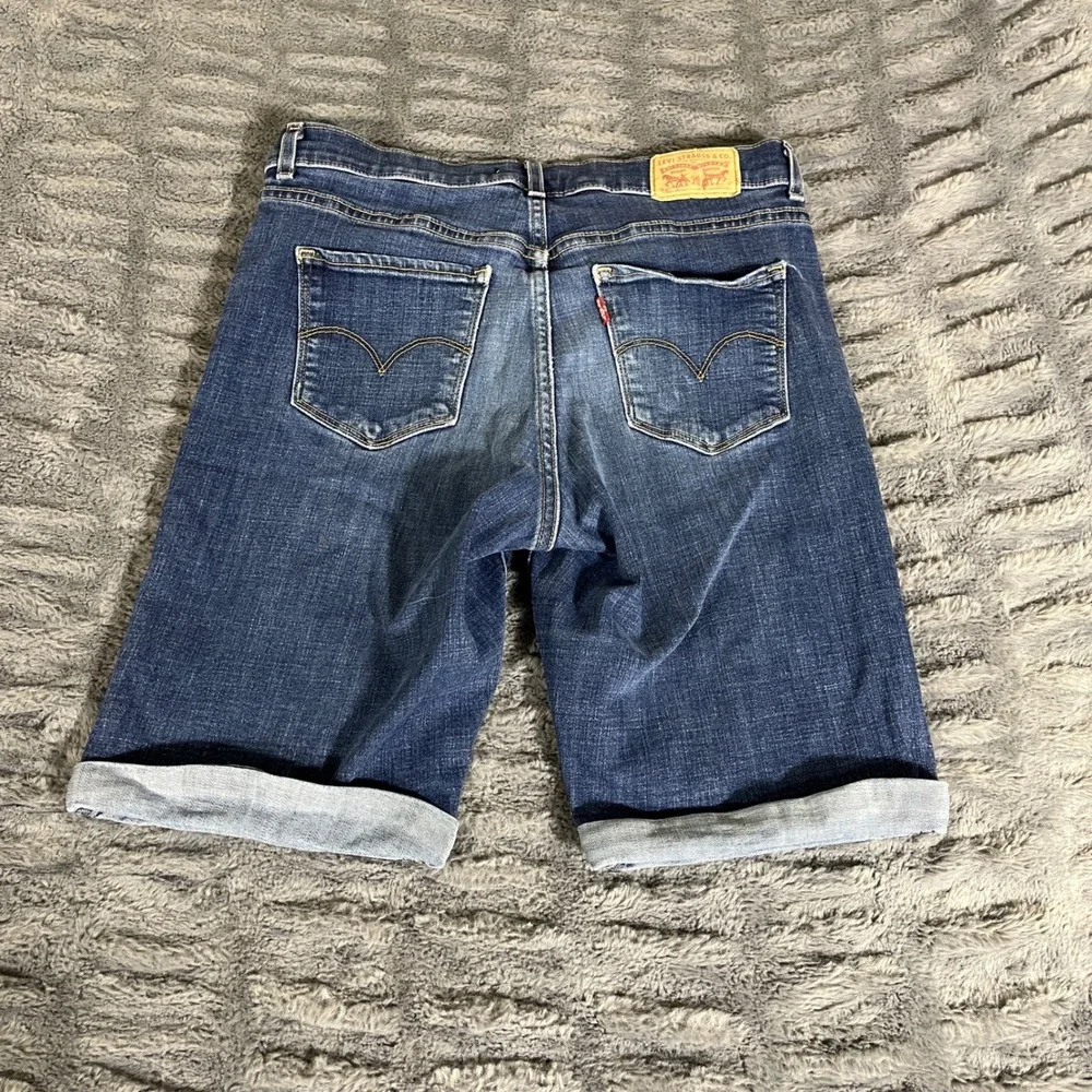 Levis measurements waist